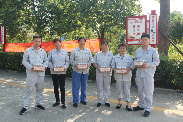 乐天堂fun88集团工会开展&ldquo;夏送清凉&rdquo;慰问活动