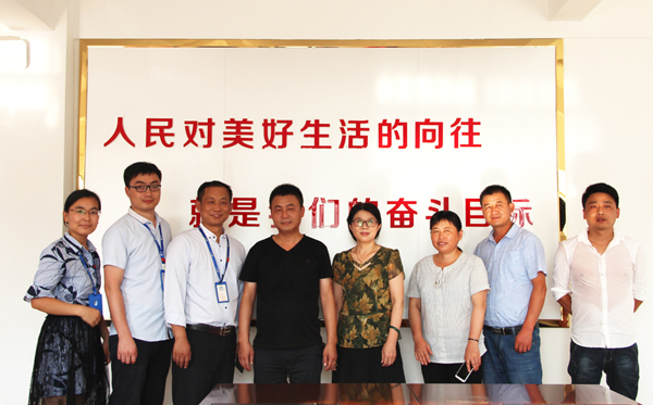 乐天堂fun88集团看望慰问朱巷镇镇北村贫困群众