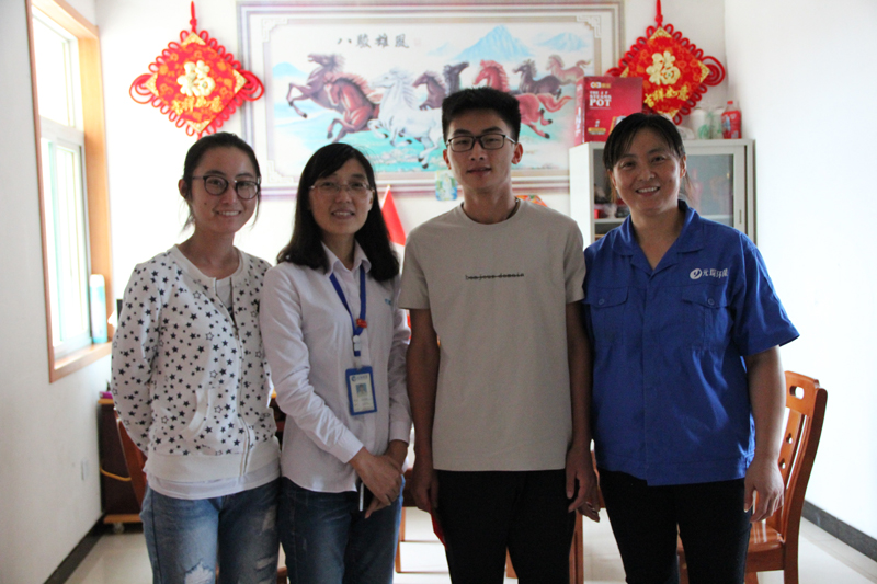 关心下一代 携手创未来&mdash;&mdash;乐天堂fun88集团为职工子女发放奖学金