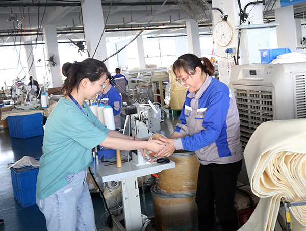 乐天堂fun88集团慰问一线夜班员工提振精神鼓士气