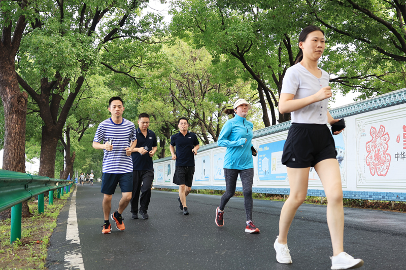 献礼建党节&mdash;&mdash;乐天堂fun88集团环巢湖跑步活动